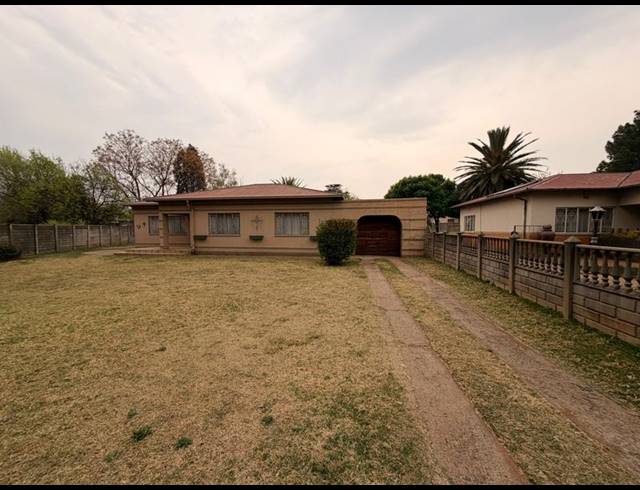 4 BEDROOM HOUSE FOR SALE IN THREE RIVERS